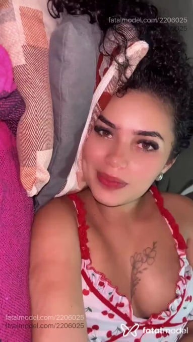 Acompanhante mulher com cabelo castanho de olhos mel em Pontes e Lacerda Acompanhante mulher com cabelo castanho de olhos mel em Pontes e Lacerda - Kemilly