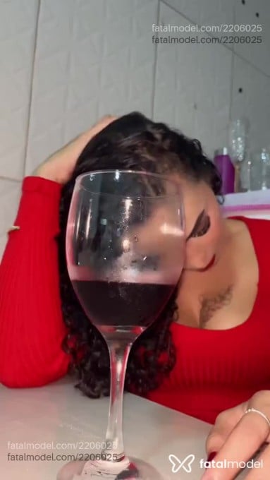 Acompanhante mulher com cabelo castanho de olhos mel em Pontes e Lacerda Acompanhante mulher com cabelo castanho de olhos mel em Pontes e Lacerda - Kemilly