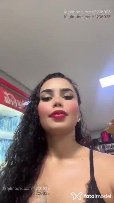 Acompanhante mulher com cabelo castanho de olhos mel em Pontes e Lacerda Acompanhante mulher com cabelo castanho de olhos mel em Pontes e Lacerda - Kemilly