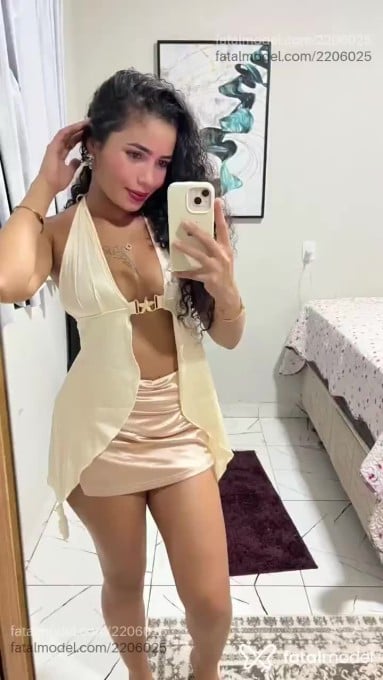 Acompanhante mulher com cabelo castanho de olhos mel em Pontes e Lacerda Acompanhante mulher com cabelo castanho de olhos mel em Pontes e Lacerda - Kemilly