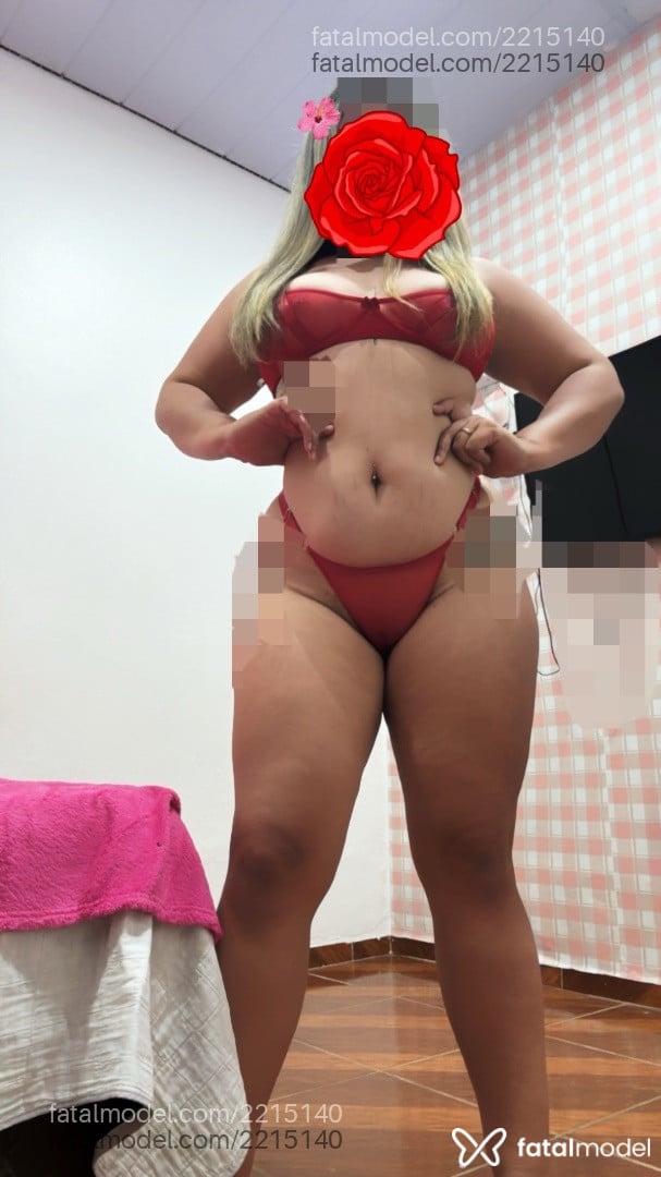 Acompanhante mulher loira (o) de olhos castanhos - Karina Lins