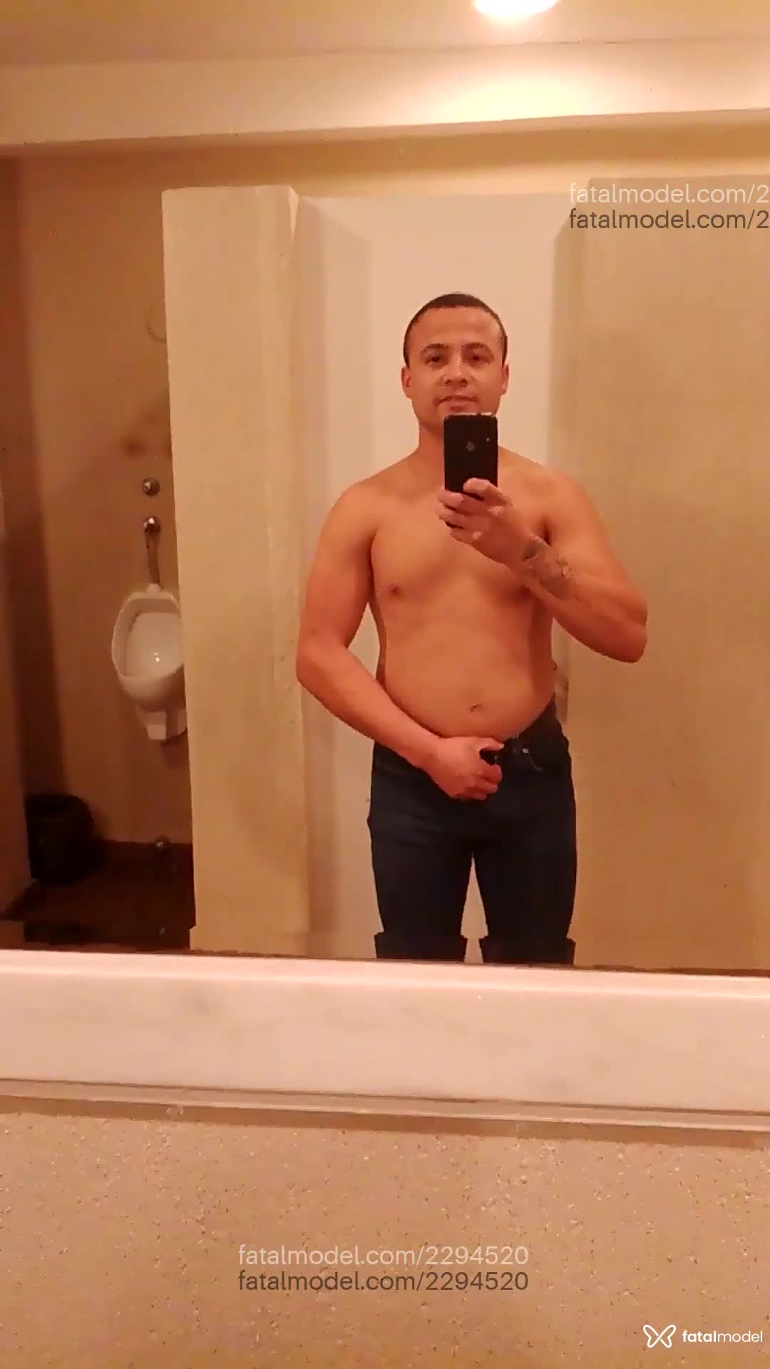 Acompanhante homem morena (o) de olhos pretos em Porto Alegre - Carlos