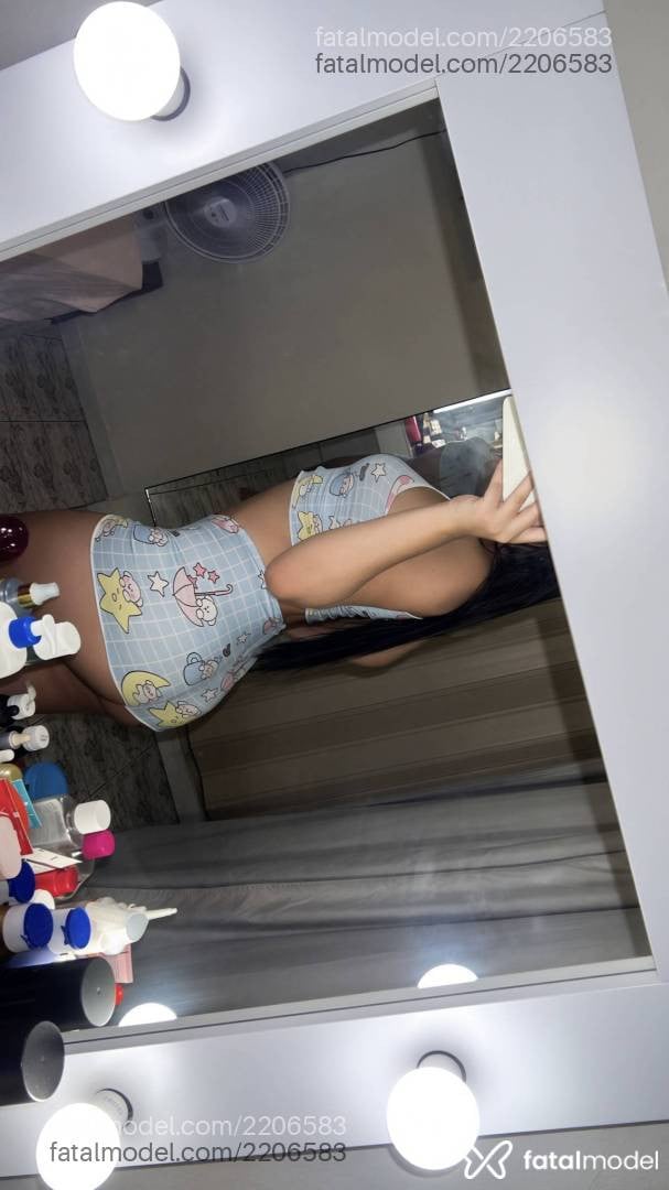 Acompanhante mulher trans morena (o) de olhos castanhos - Melissa