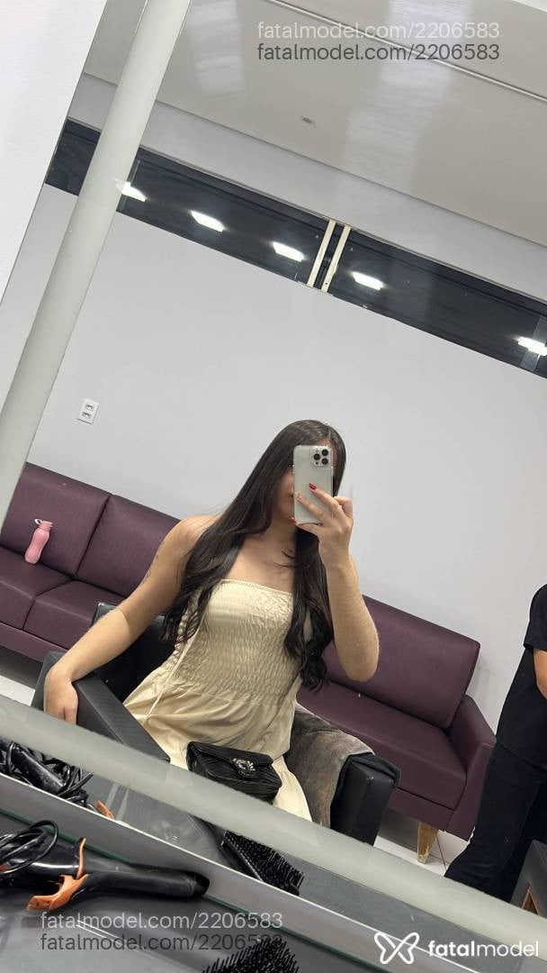Acompanhante mulher trans morena (o) de olhos castanhos - Melissa