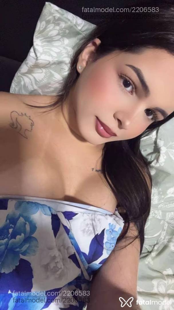 Acompanhante mulher trans morena (o) de olhos castanhos - Melissa