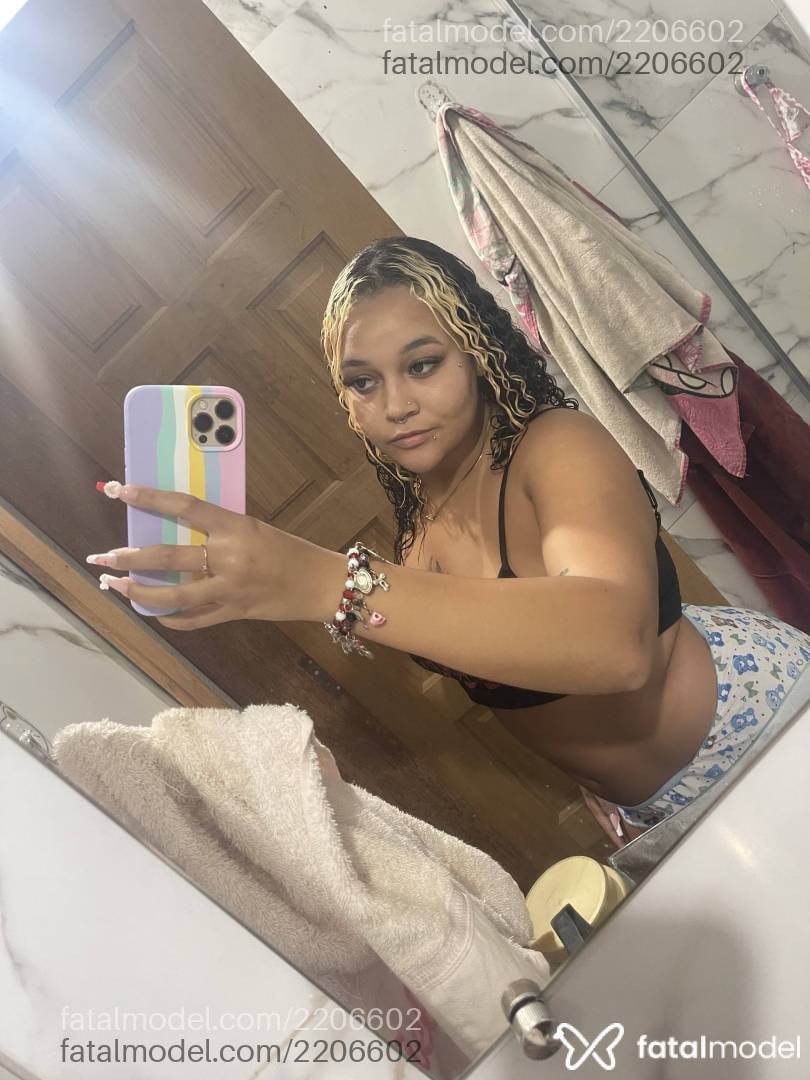 Acompanhante mulher morena (o) de olhos castanhos - Fernanda