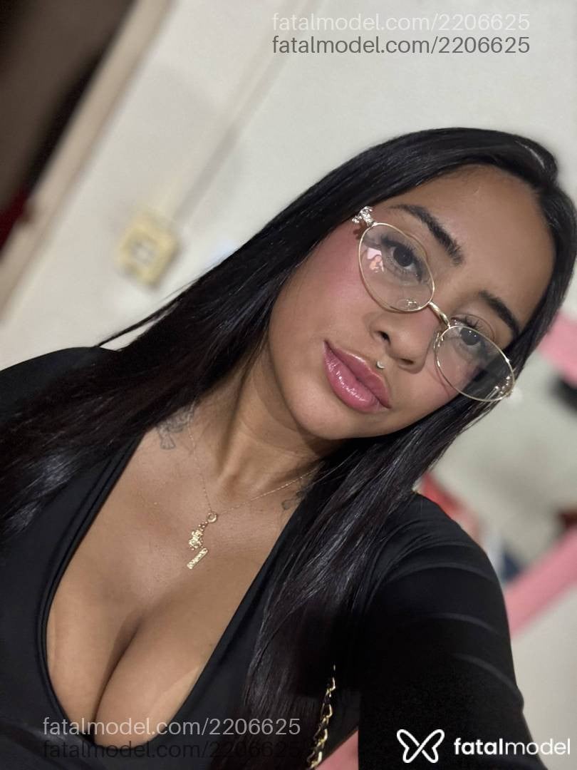 Acompanhante mulher morena (o) de olhos castanhos - Yasmin Alves