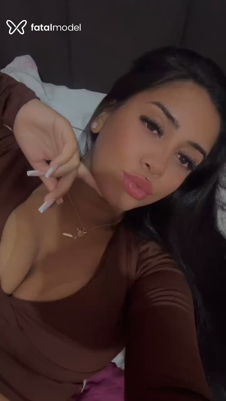 Acompanhante mulher morena (o) de olhos castanhos - Yasmin Alves