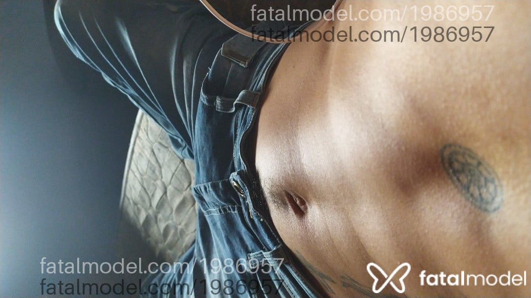 Acompanhante homem com cabelo castanho de olhos castanhos em Medianeira Acompanhante homem com cabelo castanho de olhos castanhos em Medianeira - Nemon
