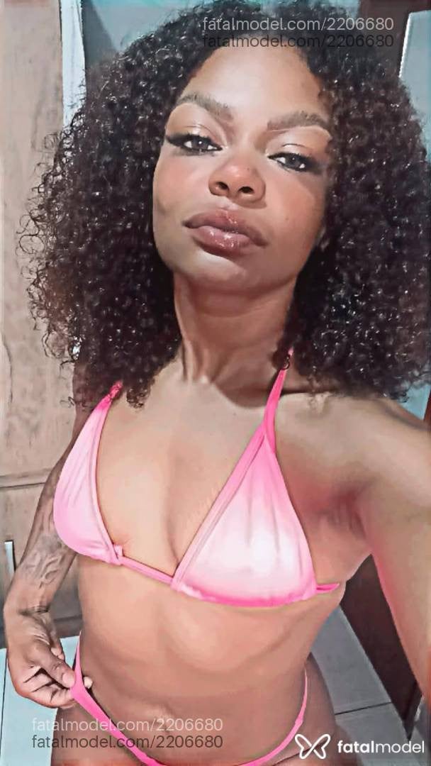 Acompanhante mulher morena (o) de olhos pretos - Dudah