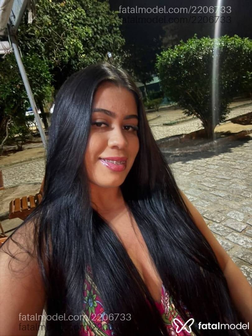 Acompanhante mulher morena (o) de olhos pretos - Jade Azevedo
