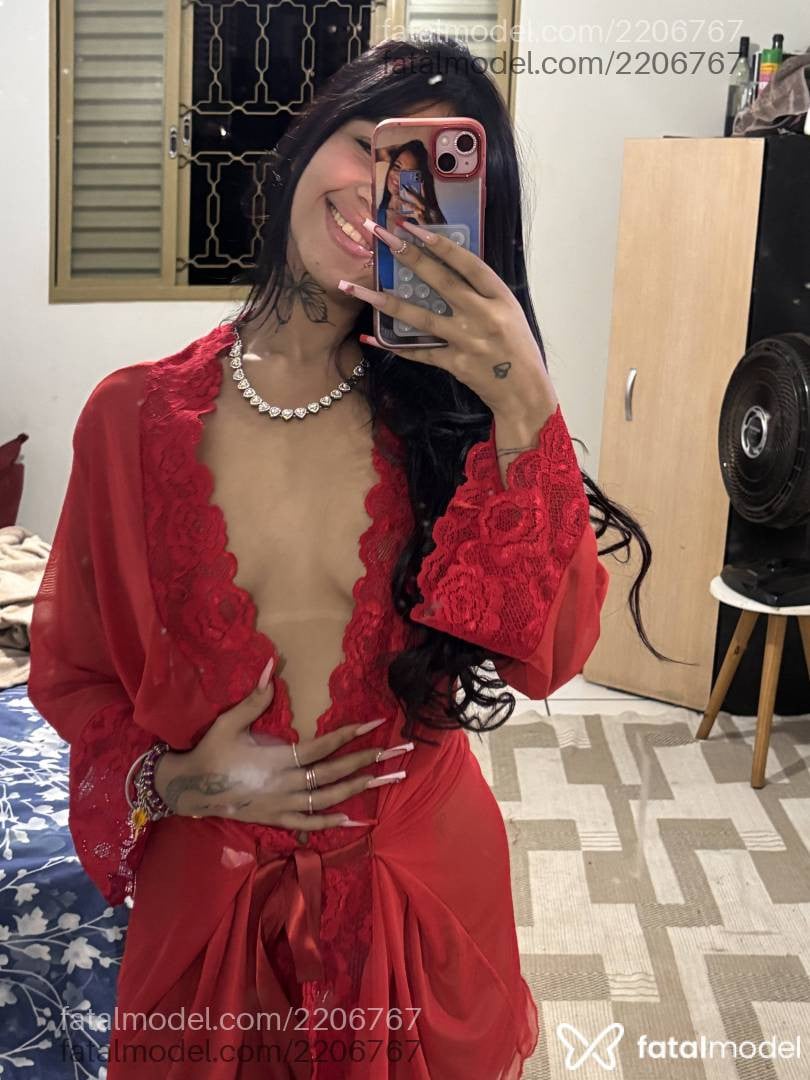 Acompanhante mulher ruiva (o) de olhos castanhos - Taynara