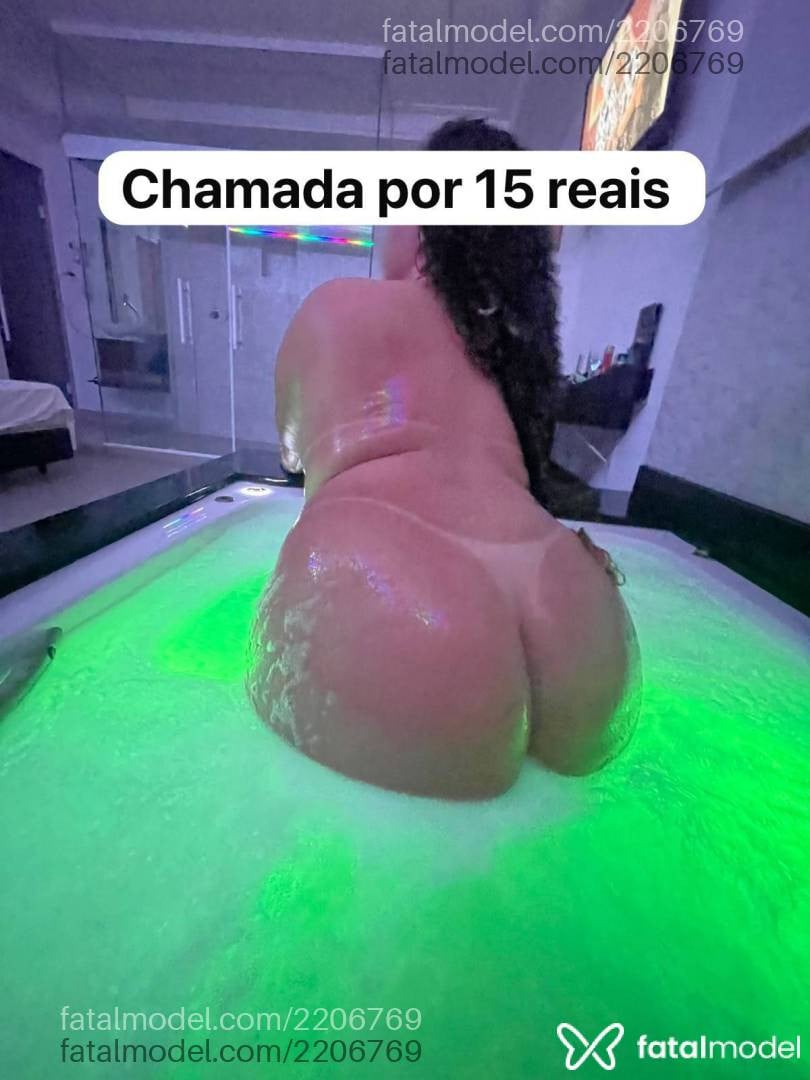 Acompanhante mulher trans com cabelo castanho de olhos castanhos - Vick
