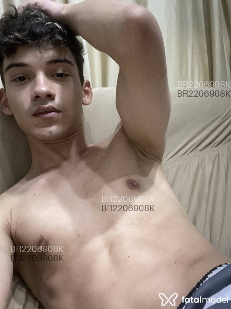 Acompanhante homem com cabelo castanho de olhos pretos em São Paulo - Léo Cortéz