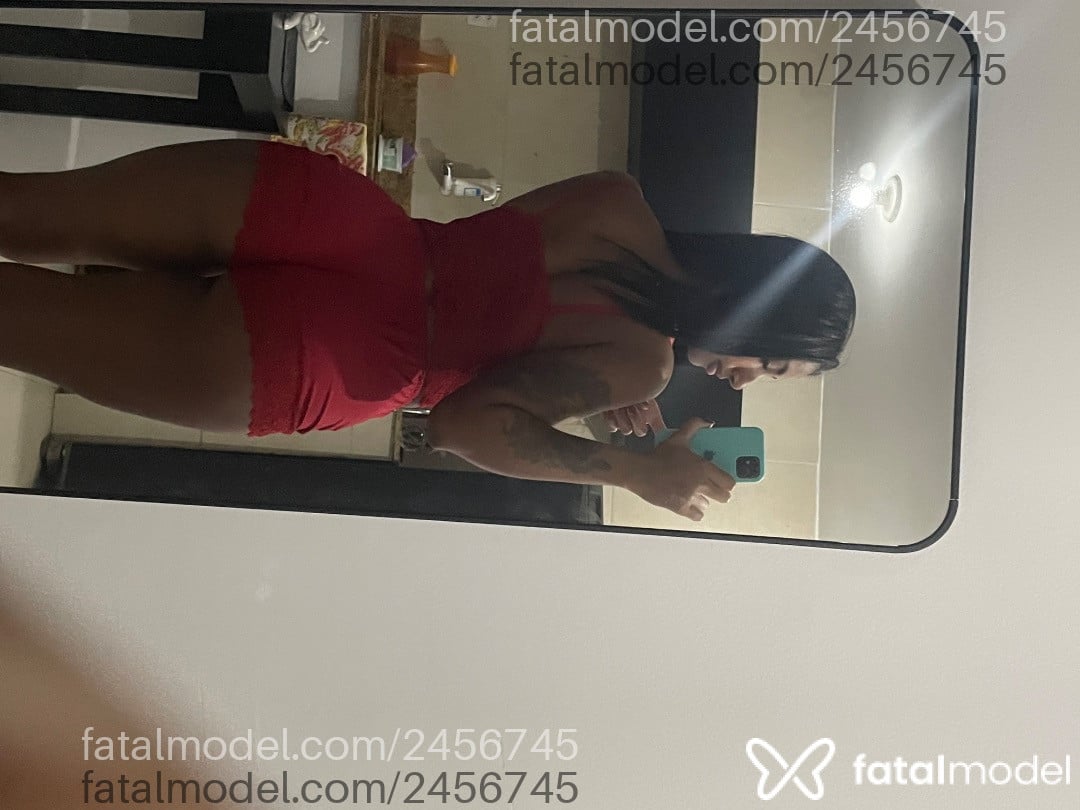 Acompanhante mulher com cabelo castanho de olhos castanhos em Virtual - Bruna