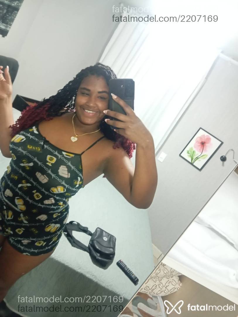 Acompanhante mulher com cabelo castanho de olhos castanhos - Aline Black