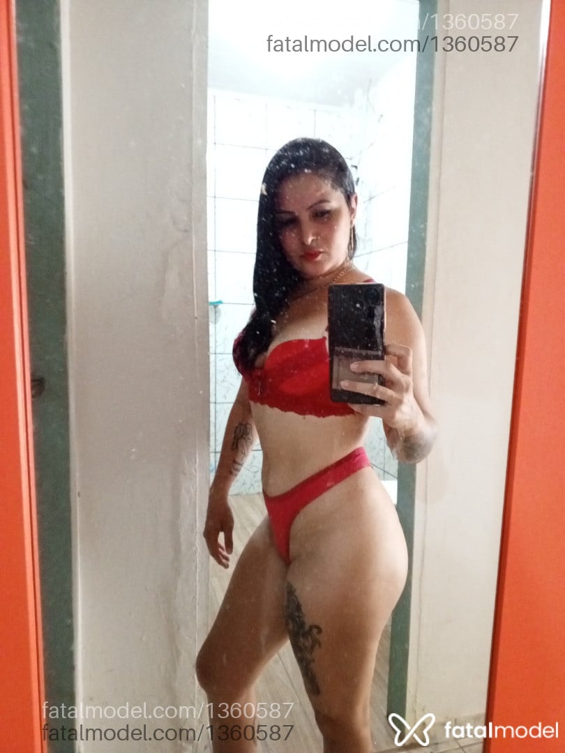 Acompanhante mulher com cabelo castanho de olhos castanhos em Cacoal Acompanhante mulher com cabelo castanho de olhos castanhos em Cacoal - Sarah