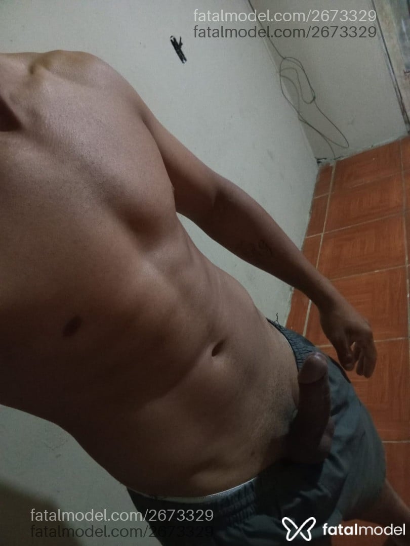Acompanhante homem morena (o) de olhos castanhos em São Leopoldo - Tomzim