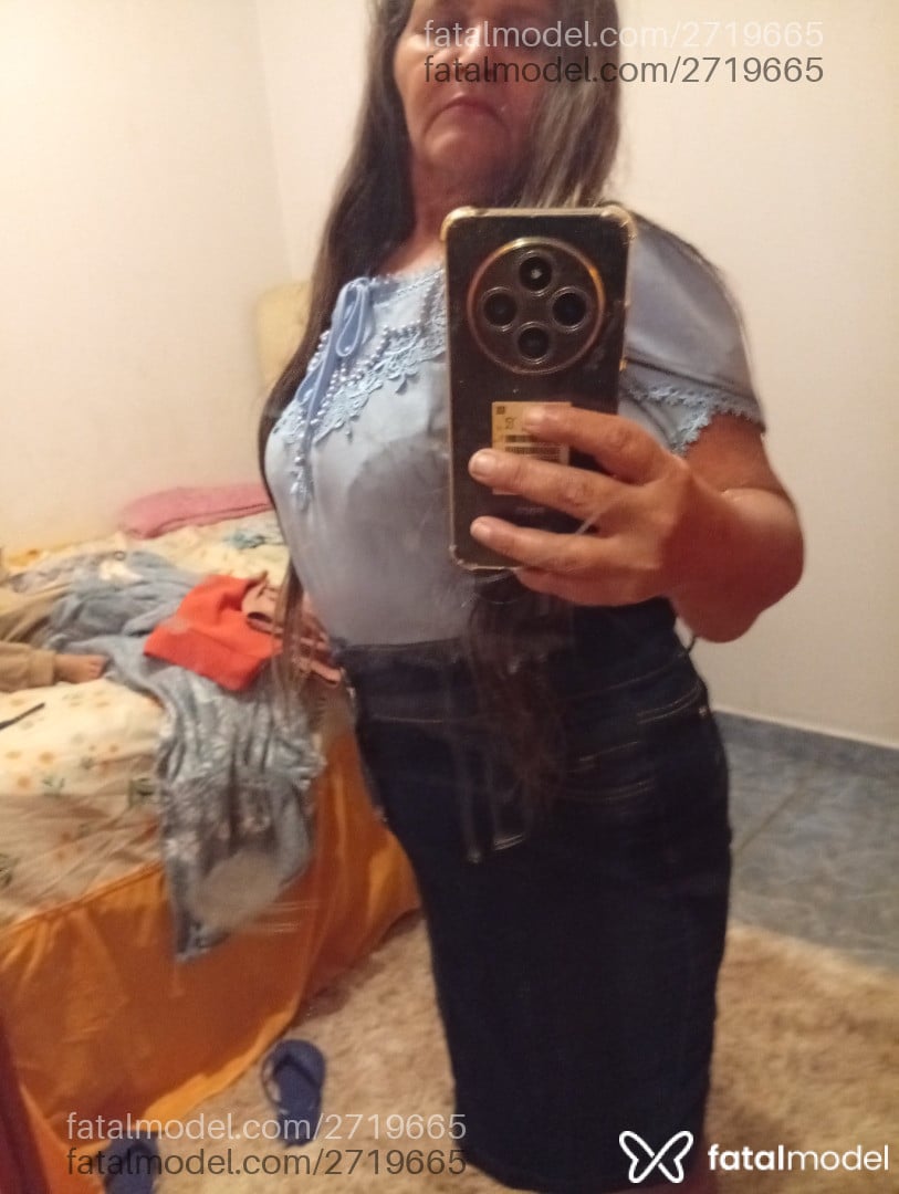 Acompanhante mulher com cabelo grisalho de olhos castanhos em Virtual - Verinha