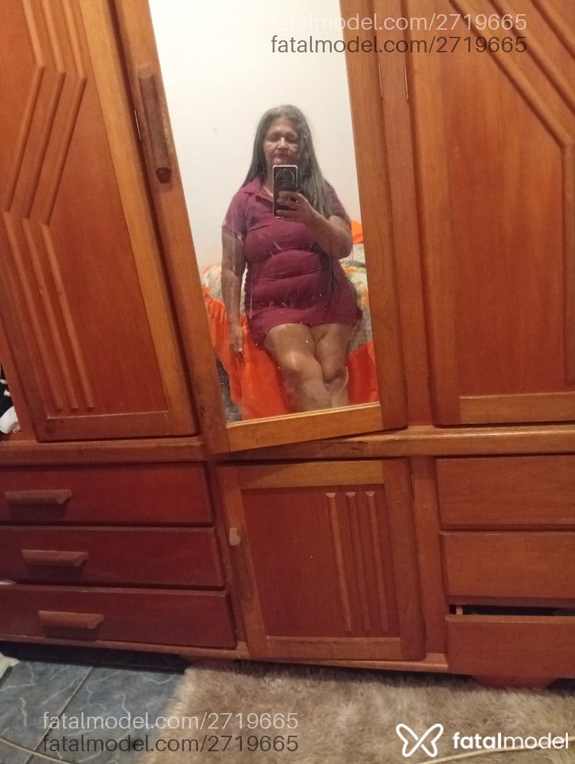 Acompanhante mulher com cabelo grisalho de olhos castanhos em Virtual - Verinha