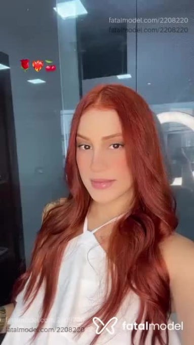 Acompanhante mulher ruiva (o) de olhos castanhos em Guarujá - Estrela