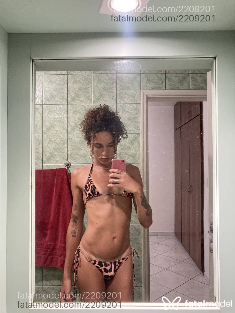 Acompanhante mulher trans com cabelo castanho de olhos verdes em Rio de Janeiro - Maria