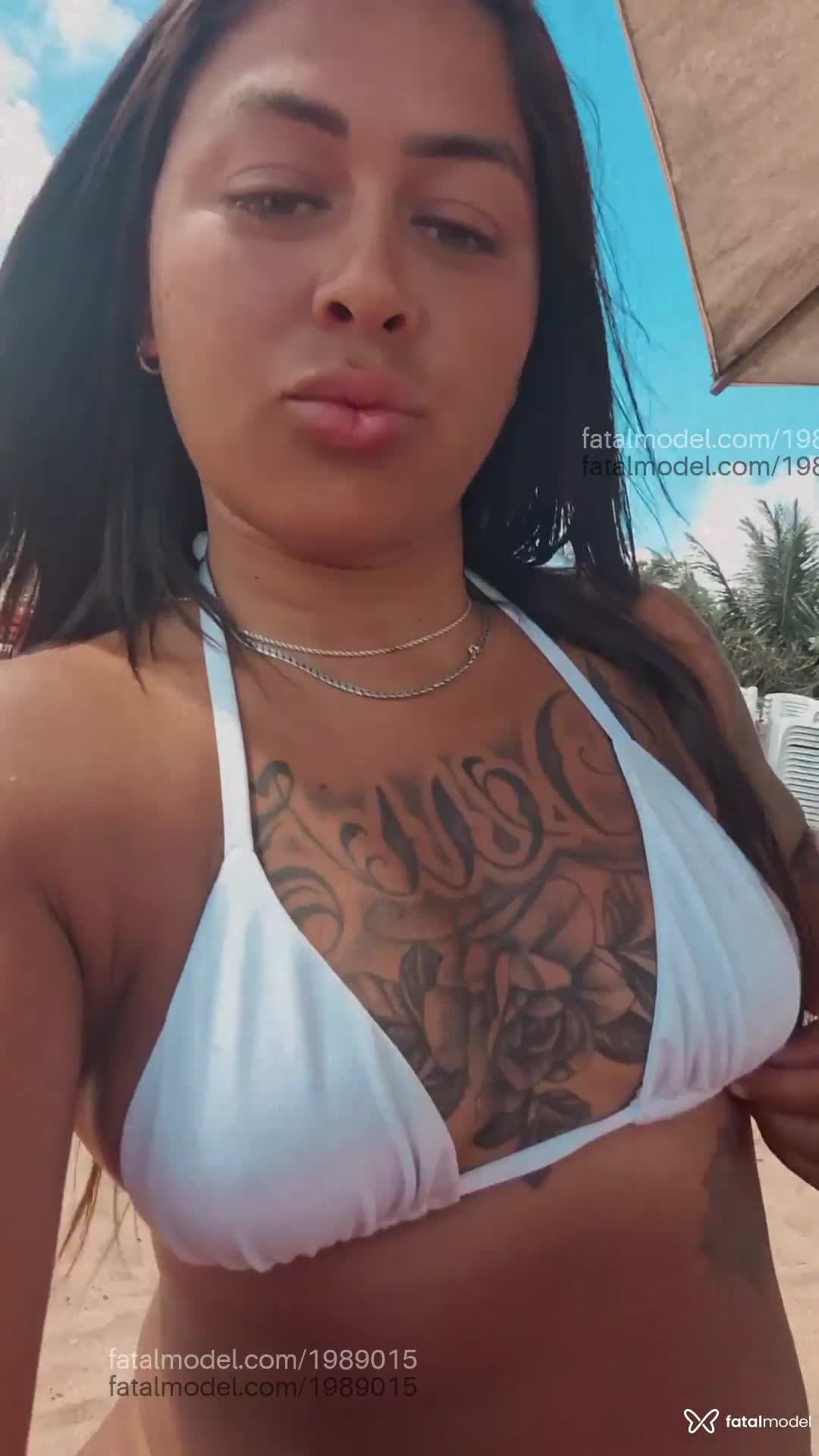 Acompanhante mulher com cabelo castanho de olhos verdes em Brasília - Bia Suggar