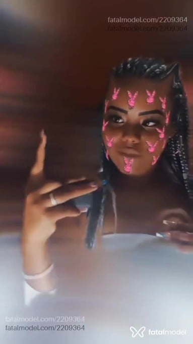 Acompanhante mulher com cabelo castanho de olhos castanhos em Araruama Acompanhante mulher com cabelo castanho de olhos castanhos em Araruama - Jhully Nunes