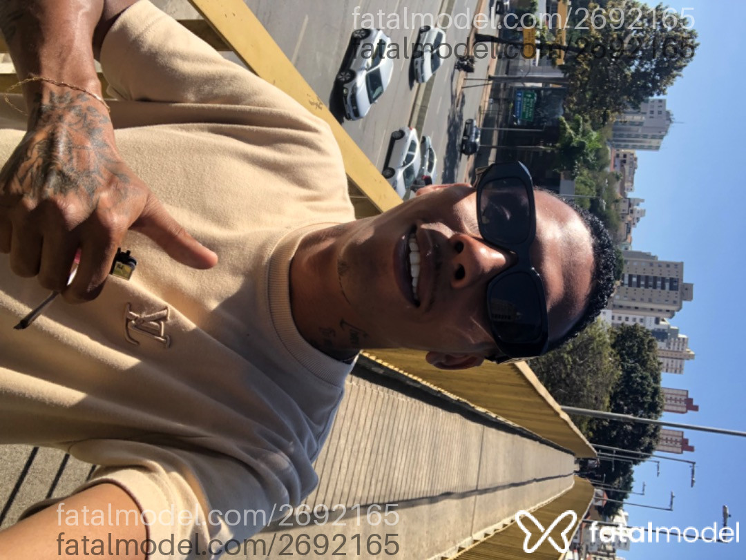 Acompanhante homem com cabelo castanho de olhos pretos em Belo Horizonte - Vinicius belô