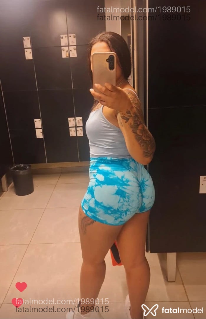 Acompanhante mulher com cabelo castanho de olhos verdes em Brasília - Bia Suggar