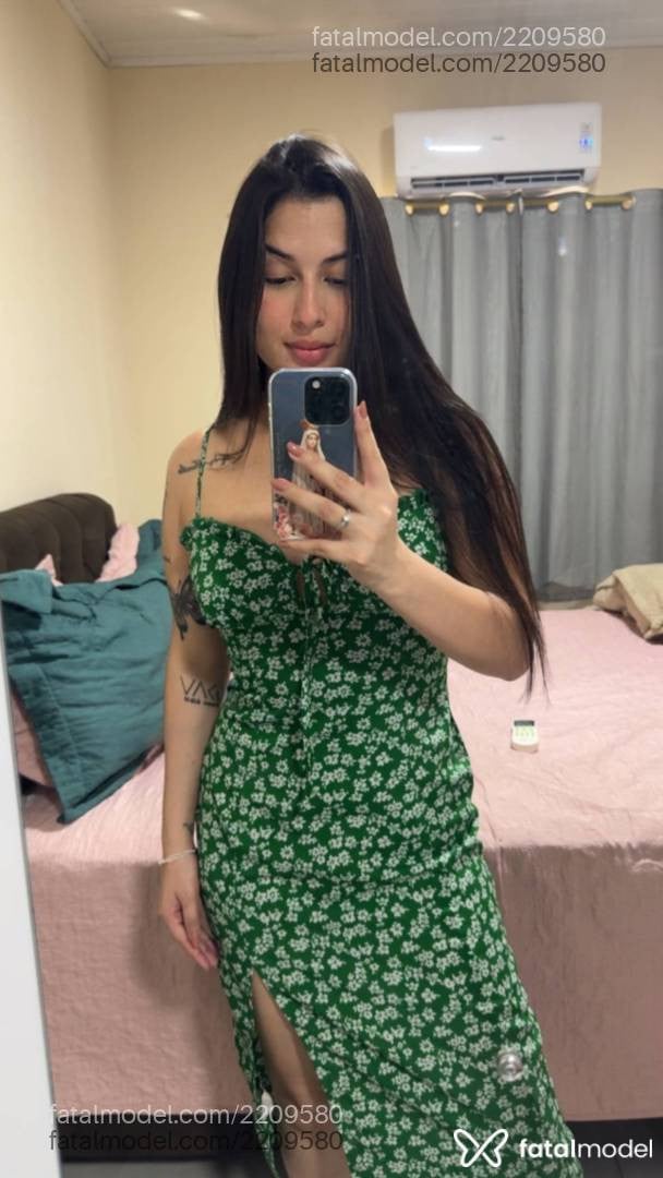 Acompanhante mulher morena (o) de olhos pretos - Júlia