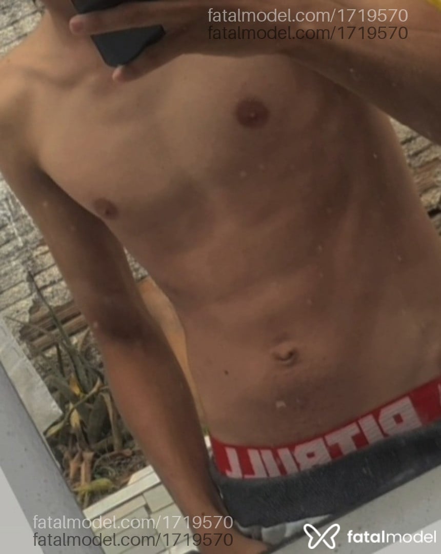 Acompanhante homem morena (o) de olhos pretos - Kauê