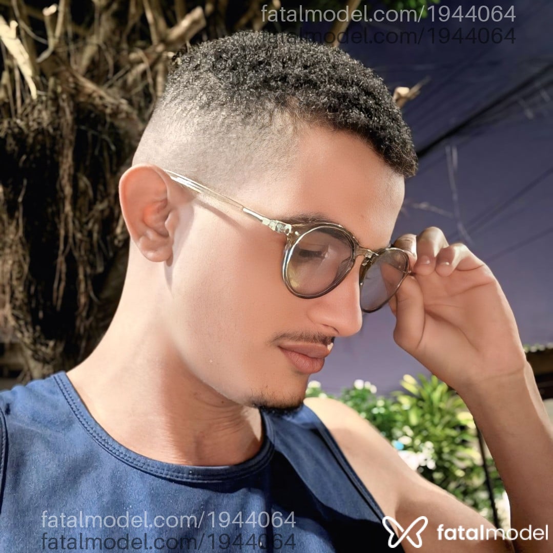 Acompanhante homem morena (o) de olhos castanhos - Galego Acompanhante homem morena (o) de olhos castanhos - Galego