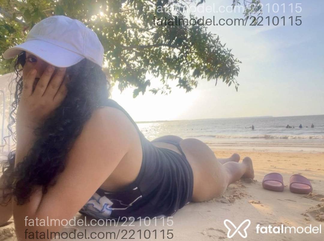 Acompanhante mulher trans morena (o) de olhos castanhos - Maya Leão