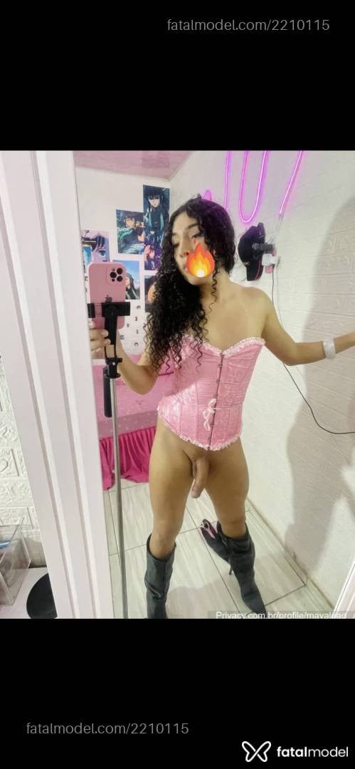 Acompanhante mulher trans morena (o) de olhos castanhos - Maya Leão