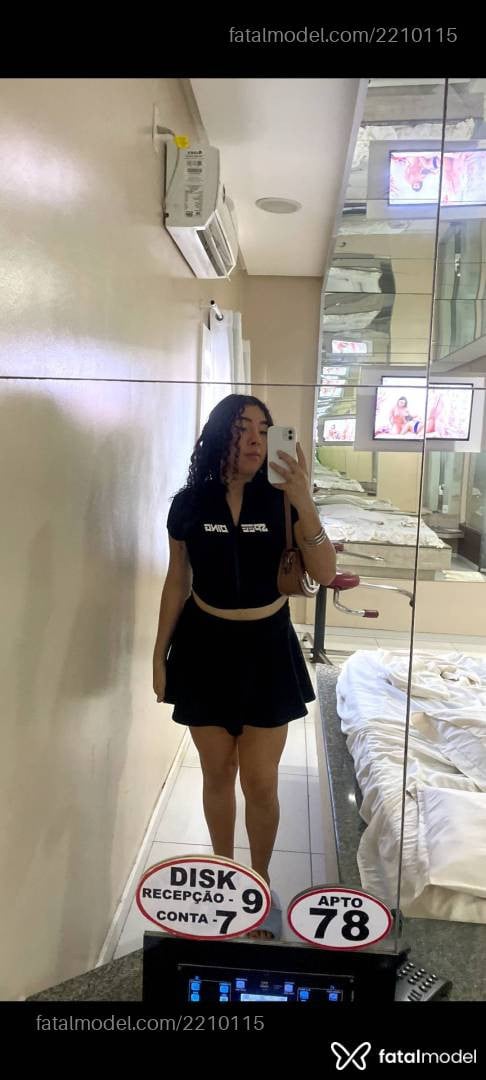 Acompanhante mulher trans morena (o) de olhos castanhos - Maya Leão