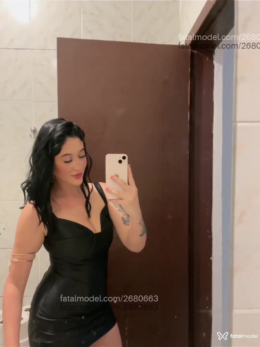 Acompanhante mulher morena (o) de olhos verdes em Itapema - Kelly Duarte