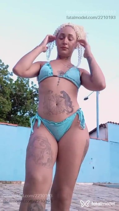 Acompanhante mulher loira (o) de olhos castanhos - Malu Barbiee