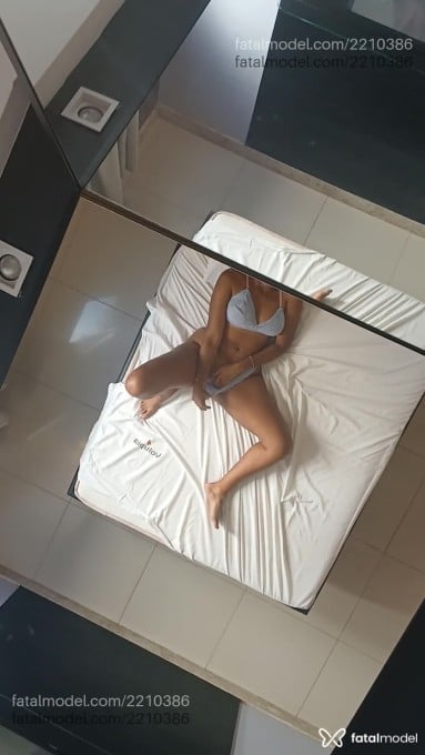 Acompanhante mulher com cabelo castanho de olhos castanhos - Renata Moreira Acompanhante mulher com cabelo castanho de olhos castanhos - Renata Moreira