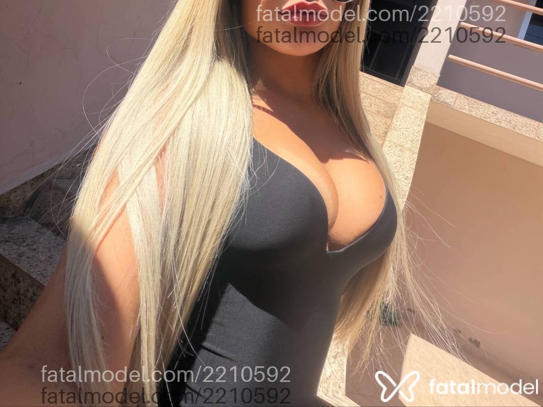 Acompanhante mulher loira (o) de olhos castanhos - Natasha