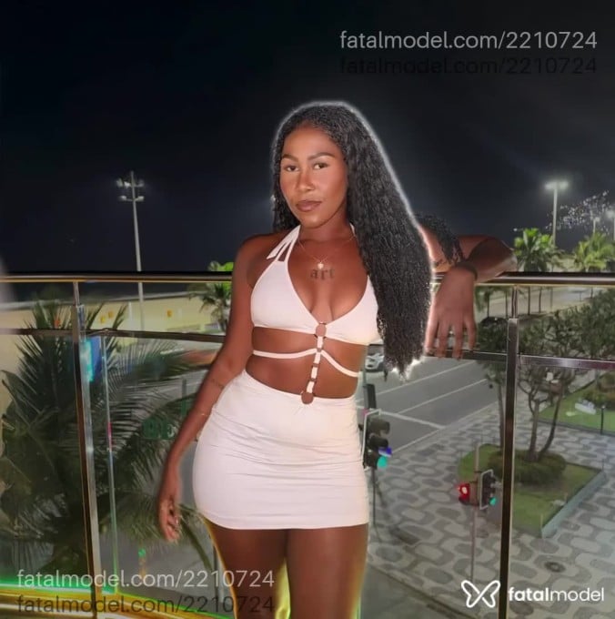 Acompanhante mulher morena (o) de olhos pretos - Hellena Acompanhante mulher morena (o) de olhos pretos - Hellena