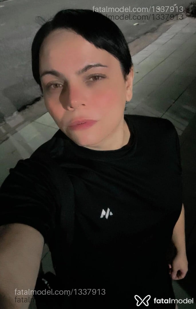 Acompanhante mulher trans morena (o) de olhos mel - Thaissa Klempe