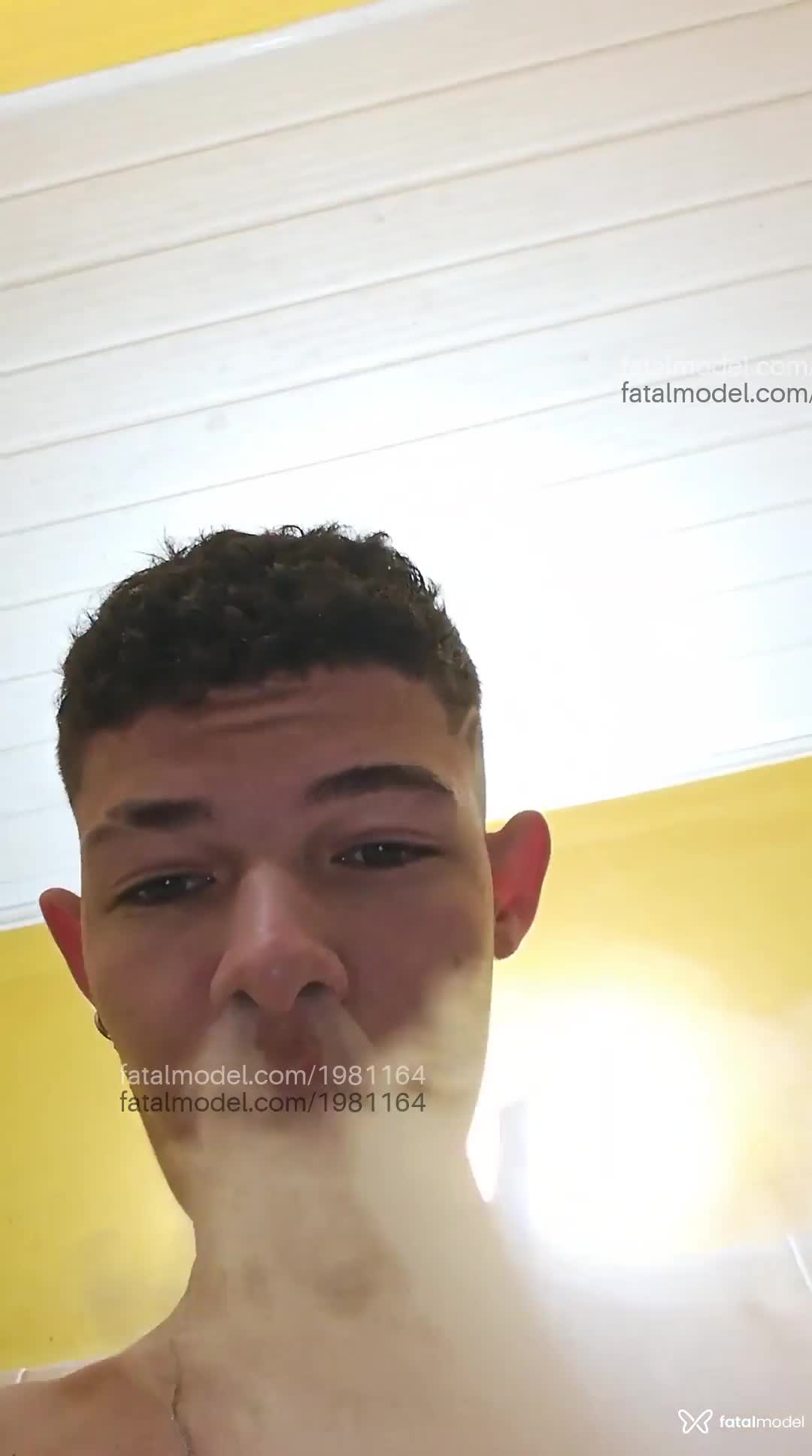 Acompanhante homem com cabelo castanho de olhos verdes - Novindotado Acompanhante homem com cabelo castanho de olhos verdes - Novindotado