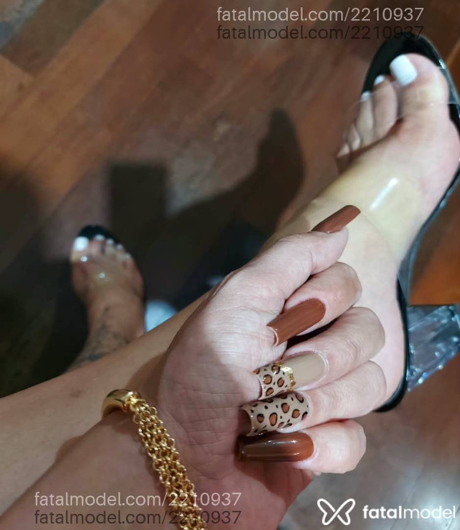 Acompanhante mulher trans loira (o) de olhos castanhos - Milla