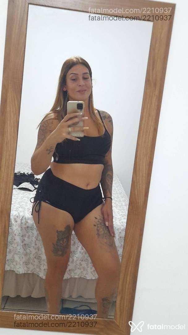 Acompanhante mulher trans loira (o) de olhos castanhos - Milla