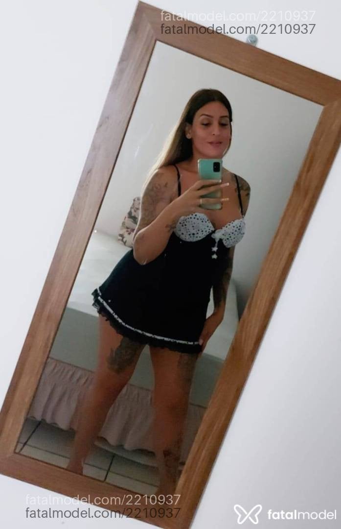 Acompanhante mulher trans loira (o) de olhos castanhos - Milla