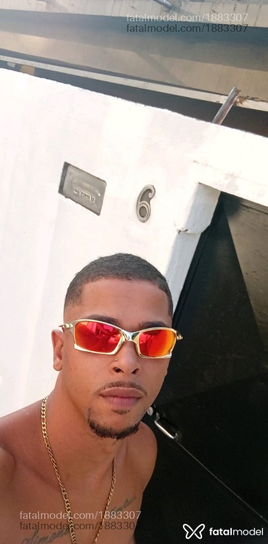 Acompanhante homem com cabelo castanho de olhos castanhos em Nilópolis - Nickolas