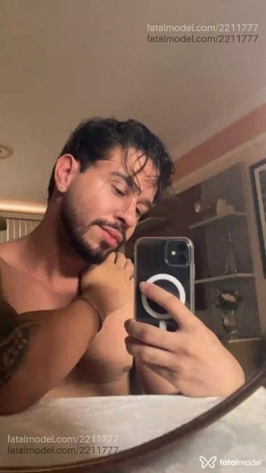 Acompanhante homem com cabelo castanho de olhos castanhos - Gustavo