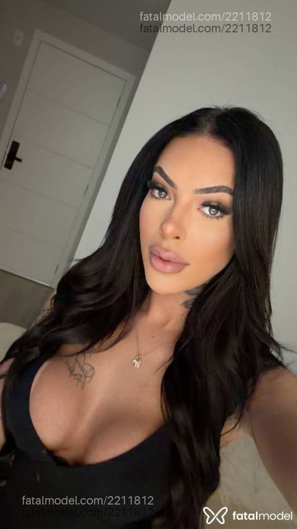 Acompanhante mulher trans morena (o) de olhos verdes - Rafaela Schwartz