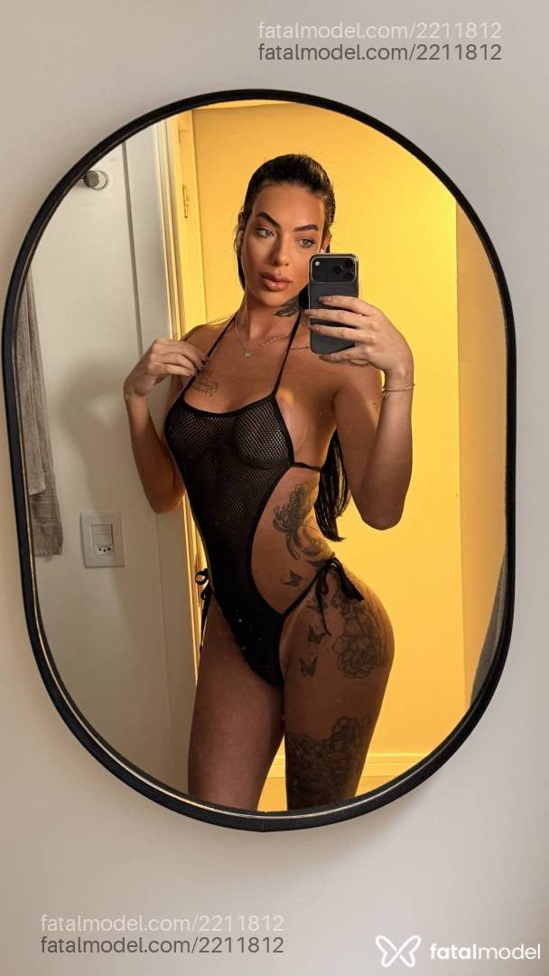 Acompanhante mulher trans morena (o) de olhos verdes - Rafaela Schwartz